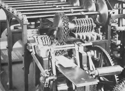 Close view of the printing mechanism of the machine of Scheutz